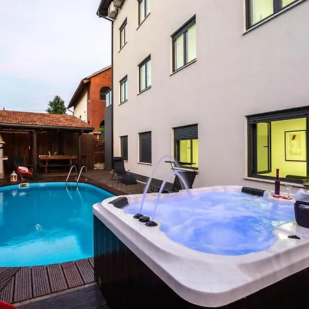 Apartment Awesome In Kastel Kambelovac Kastela