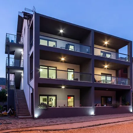 Awesome In Kastel Kambelovac Apartment