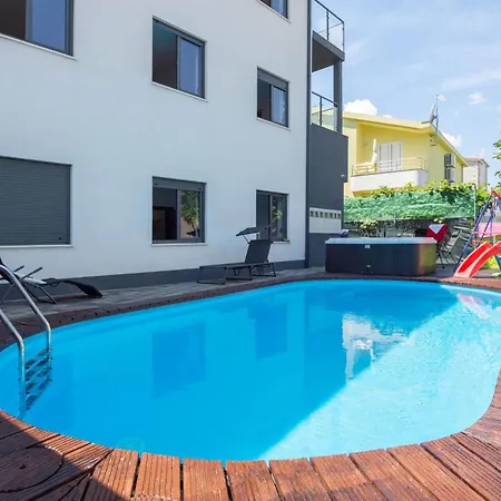 Awesome In Kastel Kambelovac Apartment