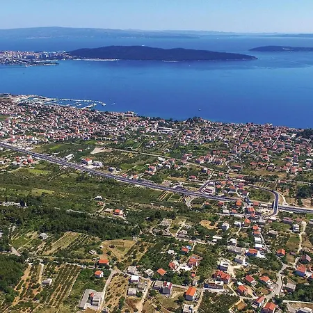 Apartment Awesome In Kastel Kambelovac Kastela